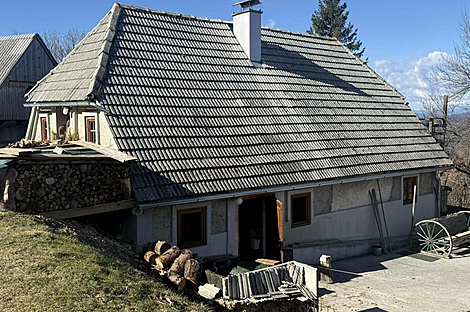 Дом, хозяйство на возвышенности.: 4