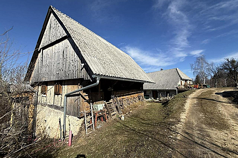 Дом, хозяйство на возвышенности.: 6