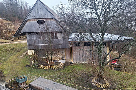Дом, хозяйство на возвышенности.: 15