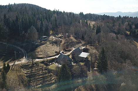 Дом, хозяйство на возвышенности.: 21