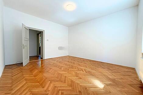 Двухкомнатная квартира в центре: 3
