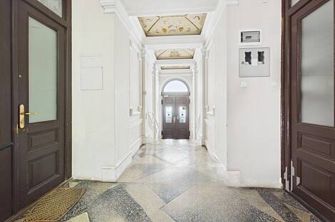 Трёхкомнатная квартира в центре: 14