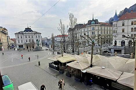 Квартира с тремя комнатами в центре: 3