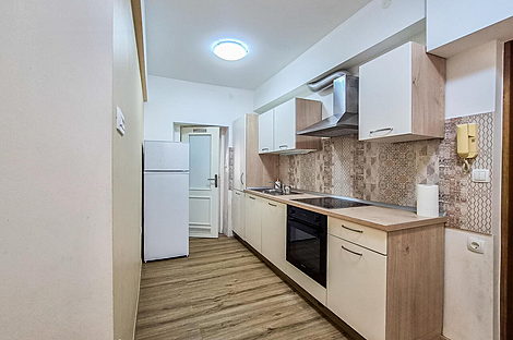 Двухкомнатная квартира в центре.: 2
